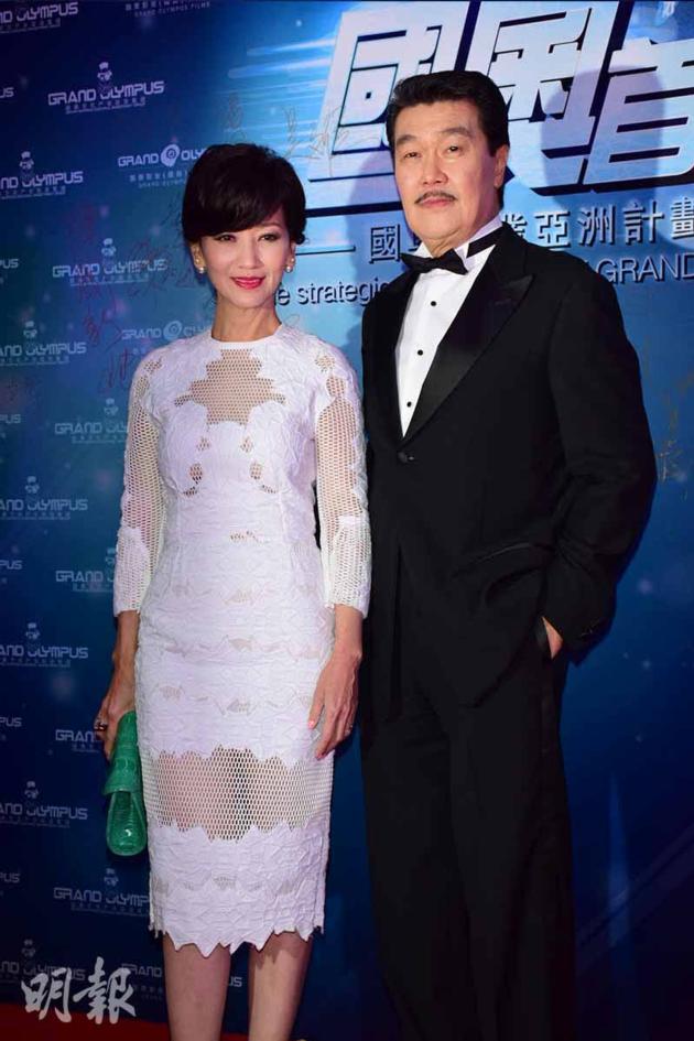 三亿体育:英国母亲坚持母乳喂养5岁女儿 欲让其喝到10岁(图2) 三亿体育